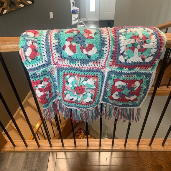 Comfy cottage Afghans - Picture 3 of 3